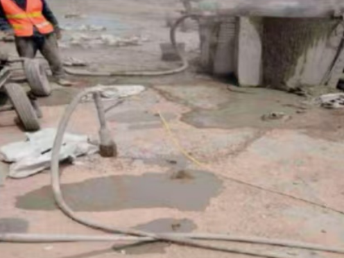 隆尧水泥混凝土路面板底注浆技术 路面脱空注浆整治方案